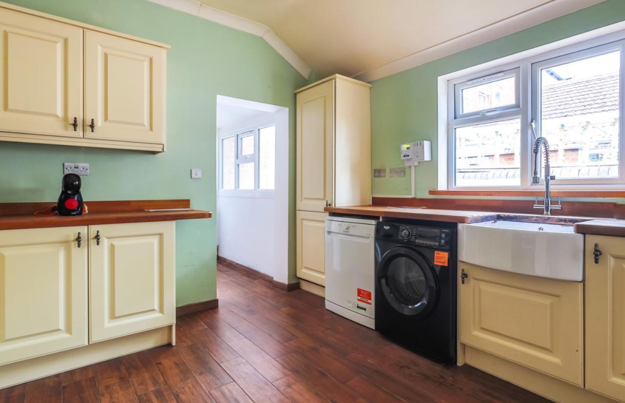 Spacious 4 Bed House In Birmingham, Suitable For Contractors Esterno foto