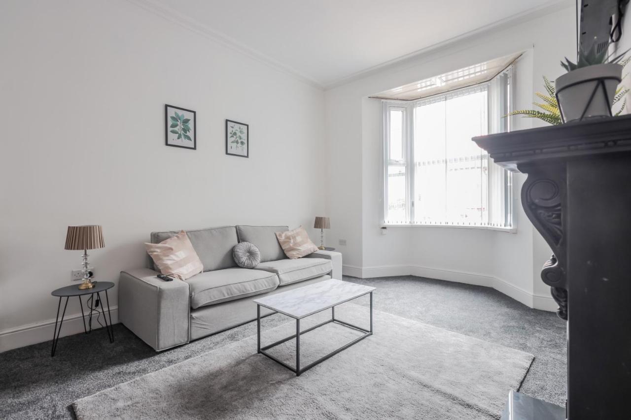 Spacious 4 Bed House In Birmingham, Suitable For Contractors Esterno foto