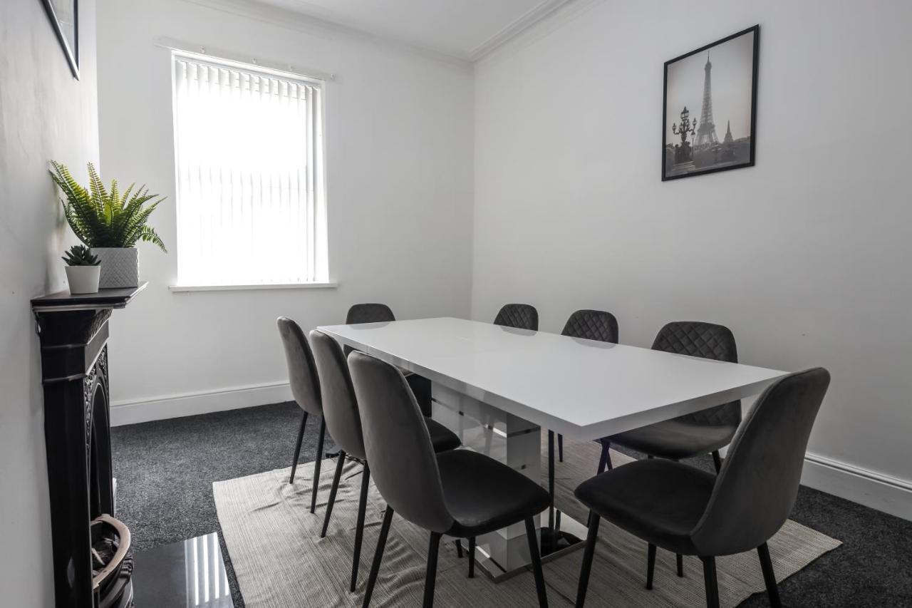 Spacious 4 Bed House In Birmingham, Suitable For Contractors Esterno foto