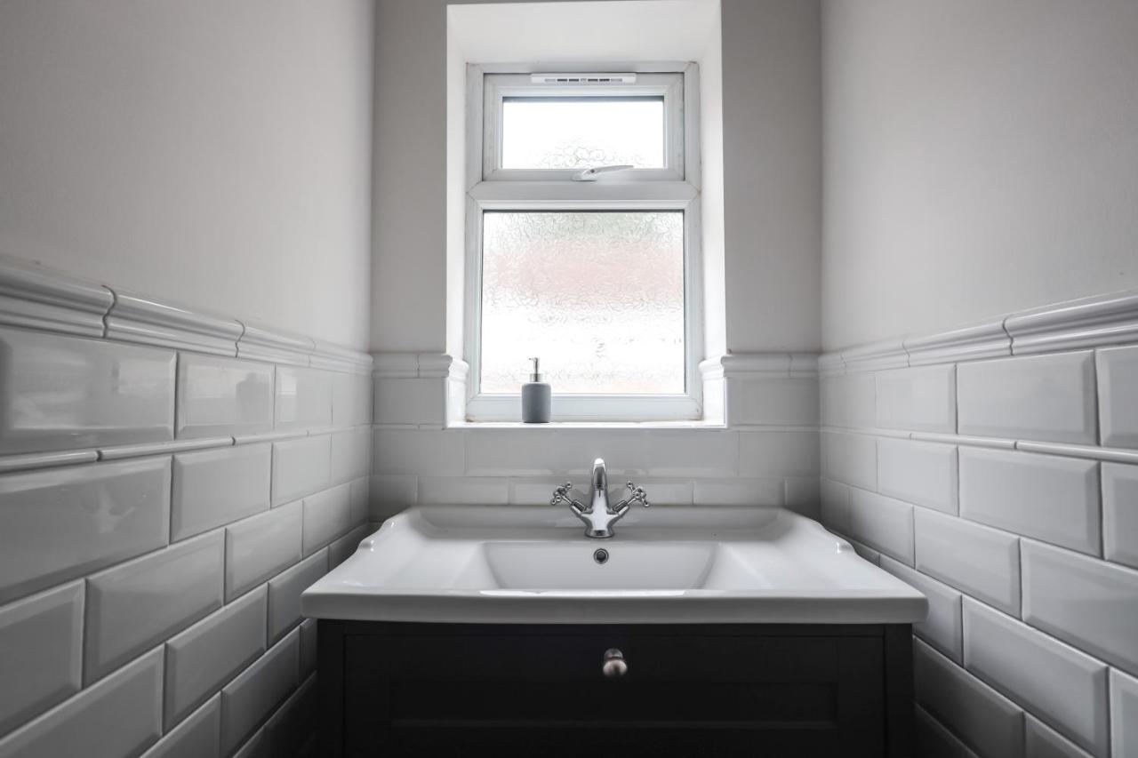 Spacious 4 Bed House In Birmingham, Suitable For Contractors Esterno foto