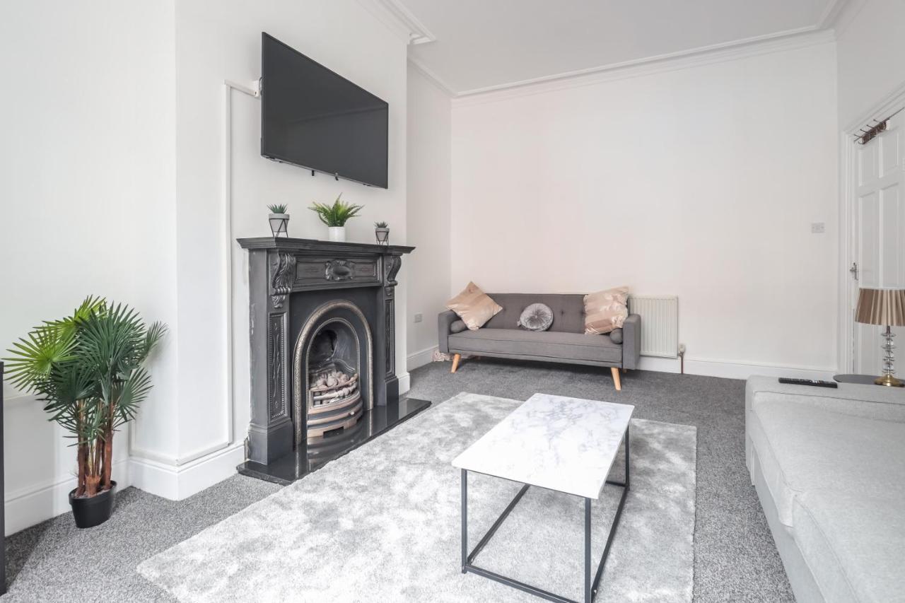 Spacious 4 Bed House In Birmingham, Suitable For Contractors Esterno foto